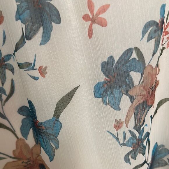 CeCe expressive lilies with flutter sleeve dress and soft ecru - Picture 3 of 8